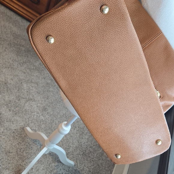 Elegant Brown Leather Shoulder Bag - Picture 5 of 10